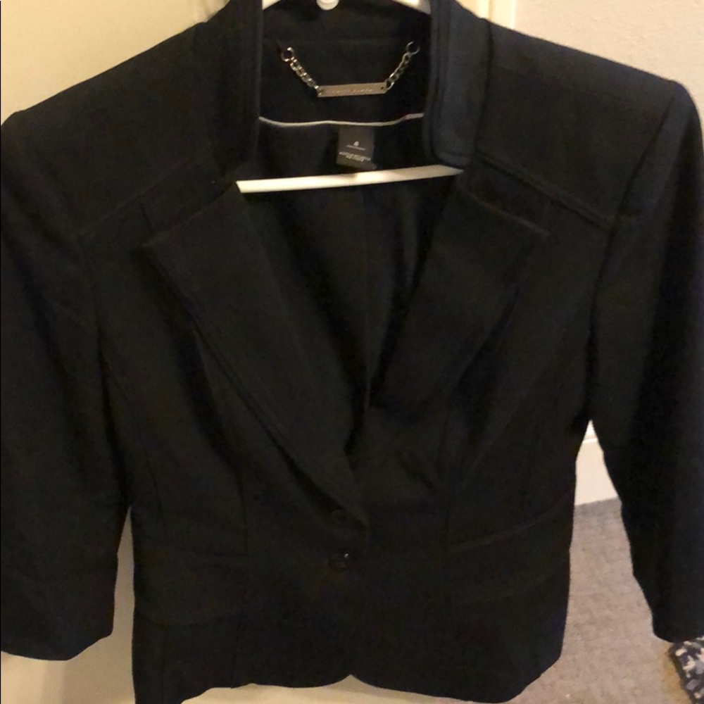 Black 3/4 length sleeve jacket